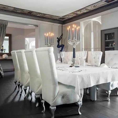 Chateau Latour * نيس